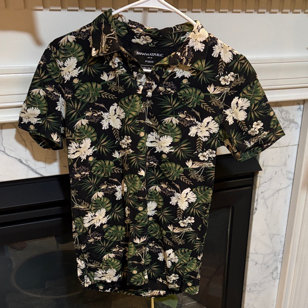 Mens Banana Republic Black Floral Hawaiian Button-Down Shirt
